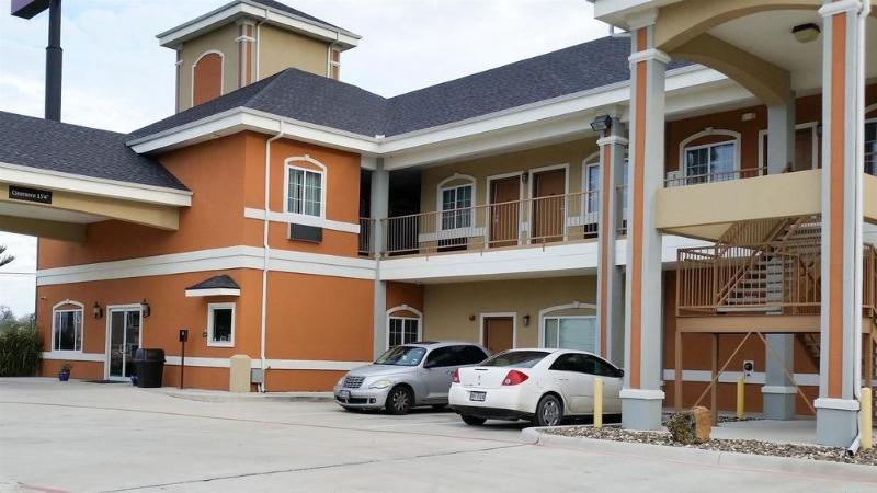 Belmont Inn And Suites Beeville 外观 照片